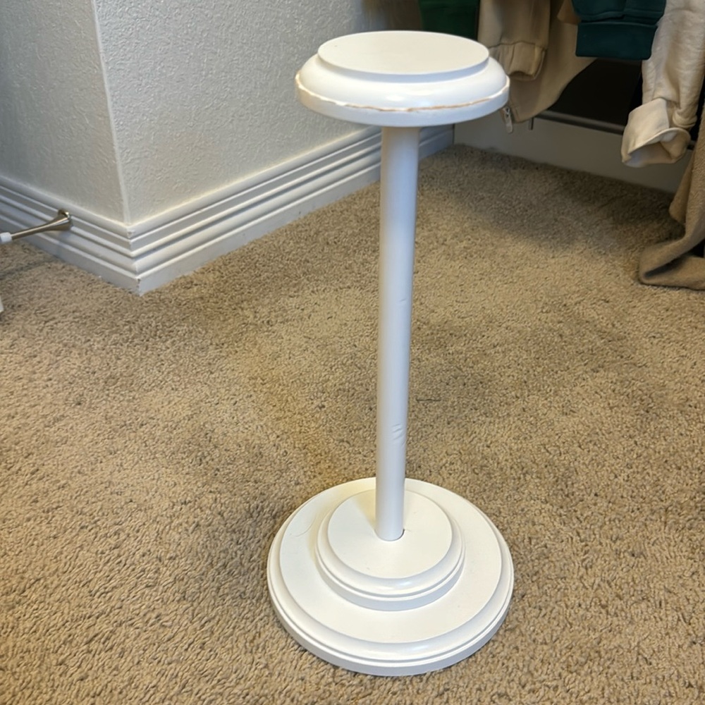The Beaufort Bonnet Company , Bonnet Stand